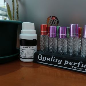 Bibit Parfum  aroma Misik Putih tanpa campuran Alkohol  sedia kemasan colek 4ml dan roll on 8ml