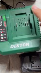 Sạc nhanh 4.0 DEKTON M21-S40PLUS. Sạc chuẩn dùng cho các dòng pin Chính Hãng. Chân MKT