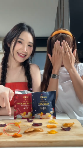 CRUFF GUERANDE SEA SALT Premium Mixed Roots Chips 75g. (6 pcs.) ครัฟ ชิพส์มันหลากสีทอดอบกรอบพรีเมียม รสเกลือทะเล เกรฮองเด 75ก. (แพ็ค 6)