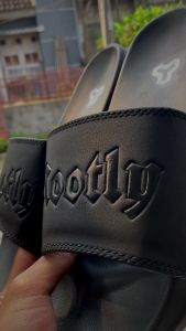 Rootly - Sandal Selop Pria Logo Black