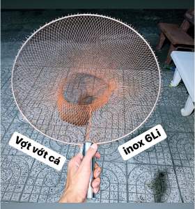 Vợt vớt cá inox 6li cán inox 10 tất tùng sâu 30-40cm mắt lưới 15p (07 x 07cm)