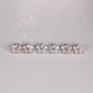 Huitan Snowflake Shaped Stud Earrings for Women Elegant Party Minialist Christmas Jewelry Inlaid Shiny CZ Festival Accessories