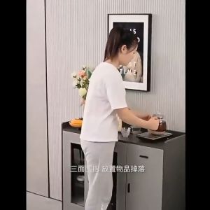 สาเหตุ: ประตูกระจกใส มีลิ้นชัก เสริมขาตั้งสูง มีขอบกันของตก เก็บของได้เยอะ