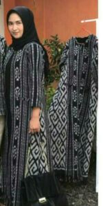 SET COUPLE ETNIK-OUTER PANJANG WANITA-DRESS TENUN-TENUN ETNIK-BAJU PREWEEDING-BAJU KELUARGA-MOTIF TORAJA HITAM