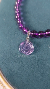 Vòng tay phong thủy đá Thạch anh màu tím size hạt 6.5 li trong trẻo phối charm đá chạm hoa hồng tím hoàng gia cho mệnh Hỏa Thổ | Hoa Minh Gem