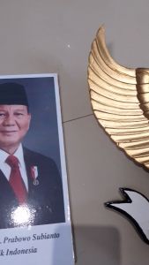 Pajangan Dinding Garuda Pancasila Ukiran Kayu + Foto Presiden & Wapres 10R Dengan Bingkai MDF