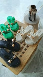 Aysa Fashion รองเท้าส้นหนา แฟชั่นพร้อมส่งในไทย พื้นหนาส้นตึกใส่สบาย แต่งโบว์ลายกระต่าย สุดน่ารัก SY107