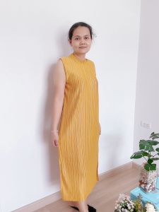 ชุดเดรสยาวคอตั้งแขนกุดผ้าพลีทเกรดพรีเมี่ยม