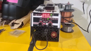 Complimentary Welding Parts MIG/MMA/TIG 3IN1 Welding Machine MIGWELD Inverter Welding Machine 250amp / 200amp Gasless Synergic IGBT ARC Digital Display