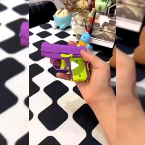 3D Mini Carrot Gun Toys Children Stress Relief Toy Gun Carrot Sword Launch-free Gravity Pushcart Fun Toys Knife and Gun Models Holiday Gifts Brithday Gifts
