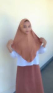 Hijab Dagu Malaysia Jersey Jilbab Instan Dagu Malay Soft Pet Bergo Dagu ( Label Emas Akrilik ) Kerudung Muslim Wanita