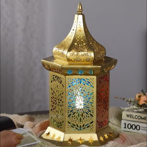 สไตล์สถาปัตยกรรมที่แปลกใหม่รูปร่างเหล็กศิลปะห้องนั่งเล่นชาห้องนอนโคมไฟข้างเตียงทองวินเทจนอนบาร์บรรยากาศที่มีสีสันตกแต่งโคมไฟตั้งโต๊ะ