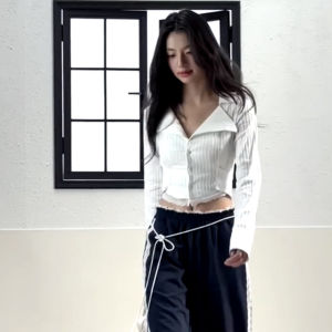 สลิมฟิต เสื้อเชิ้ตลายทางอเมริกันย้อนยุค ผู้หญิง สั้นเอว แขนยาว Cinched ปกโปโล สีขาว เสื้อท่อนบน สําหรับงานเลี้ยงวันเกิด