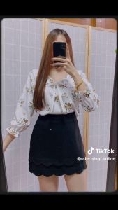 เสื้อคอบัวแต่งลูกไม้สายผูกโบว์สวยเด่นสีขาว