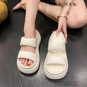 LHMonday รูปแบบใหม่ รองเท้าใส่บ้าน รองเท้าส้นตึก รองเท้า แฟชั่น ุซูมู่นี้เป็นรองเท้าวัสุดยางเบา พื้นเซ็น สุดท้ายดูเท้าเรียว ใส่แล้วดูเท้าเรียว สุดปังยอดฮิต 4 สีพร้อมส่ง กดสั่งสู่หนึ่งในชุดของคุณได้