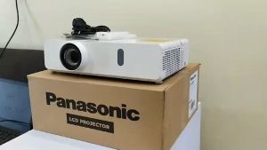Proyektor Panasonic PT VX420