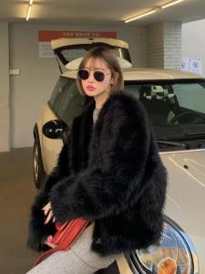 Eco-Friendly Fox Fur Jacket Womens Loose V-Neck Winter Coat Luxury Sensation Tuscany Leather Fur Integrated Design