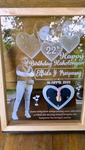Kado Ulang Tahun Kado Pernikahan Kado Anniversary Unik Custom Foto By Request - Lampu Hias Dinding Frame (Ukuran 7R/10R) - Kualitas Hasil Foto Detil dan Rapi (Pengiriman 16.00 WIB) - Proses 1 Hari oleh Design Profesional - Frame Kayu (EXPORT)