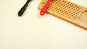 Hanging Silicone Rice Spoon Kitchen Ladle Non-stick Saucepan Electric Rice Cooker Cooking Scoop with Holes Household Items