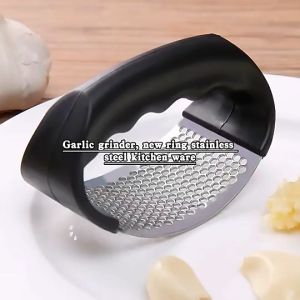 Stainless Steel Garlic Press Mincer and Crusher Portable Manual Garlic Chopper Smash Paste / Alat Penekan Bawang Putih
