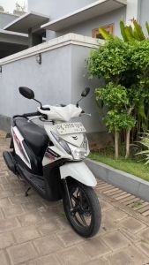 STRIPING STICKER LIS LES POLET honda beat fi 2013 putih list pink stiker list body motor standar Mahkota Stiker