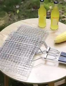 ตะแกรงปิ้งปลา ตะแกรงปิ้งย่าง ตะแกรง ปิ้งย่าง ด้ามจับไม้ (ฉนวนกันความร้อน) ตะแกรงปิ้งอาหาร ตะแกรงปิ้งมือจับ ตะแกรงปิ้งอเนกประสงค์ Multi-purpose grill, 1 ราคา