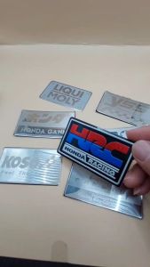 EMBLEM HUNGGER STAINLESS LOGO HRC / EMBLEM STAINLESS ALUMINIUM TEBAL