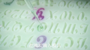 จัดส่งใน24ซม.แม่พิมพ์ตัวอักษร แม่พิมพ์ซิลิโคน ภาษาอังกฤษพร้อมตัวเลข รูปแบบสี่เหลี่ยม ใช้ทำงานในสบู่ พวงกุณแจ