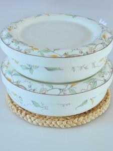 Deep Ceramic Dish with Lid Bone China Bowl Salad Dish Microwave Safe Chinese Style Adult round Plate Handmade Plant Floral Pattern