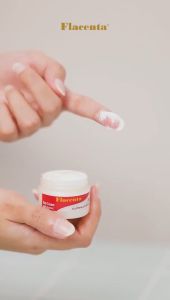 Flacenta Krim Wajah / Krim Siang Malam Glowing Memutihkan dan Mencerahkan Wajah with Vitamin C