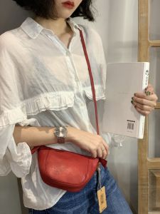 กระเป๋าเป้สะพายข้างหนังแท้แนวอาร์ตๆสไตล์โมริแนววินเทจกระเป๋าสะพายข้างใบเล็กทรงเปลือกหอยหนังวัวสีขัดทำด้วยมือเรียบง่ายสะพายไหล่ข้างเดียวไซส์ใหญ่ใส่มือถือ