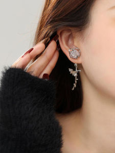 ต่างหูรูปดอกกุหลาบสีม่วง Windyเด็กผู้หญิง สำหรับผู้หญิง ดีไซน์เก๋ไก๋ เครื่องประดับแฟชั่นระดับไฮเอนด์ 2025 ต่างหูแบบใส่ได้สองข้าง