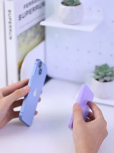 Yoobao LQ-W10 10000mAh Quick Charging Portable Size with LED Indicator Magnetic Wireless Power Bank