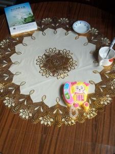Vải Trải Bàn Tròn PVC in Vàng Thân Thiện Với Môi Trường Kính 70cm Vải Trải Bàn Ăn Phong Cách Châu Âu Họa Tiết Hoa