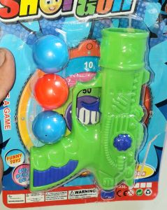 Một cái mô hình Súng_Bắn banh bằng nhựa an toàn cho bé