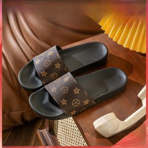 Fashion Style Men Slippers 2024 New Arrival Slippers Trendy Summer Soft Bottom Non-Slip Deodorant Outdoor Slippers