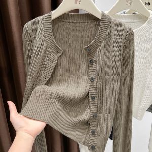 Loowmane | Áo Cardigan Cổ V Phối Với Chân Váy Ngắn