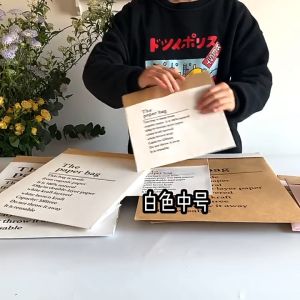 ถุงกระดาษ ใส่ดอกไม้ แจกจุดโฆษณา เป็นพรอพถ่ายรูป ถุงแจกจุดกระดาษ ชุดหนังสือ