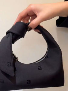 Elegant Nylon Dumpling Shape Crossbody Bag Womens Handbag Casual Trendy New 2025 Shoulder Bag Square Shape Zipper Closure