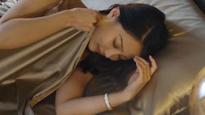 Elegant Satin Silk Mattress Protector - Breathable & Moisture-Wicking Cotton Fitted Sheet for Queen/King Size Beds