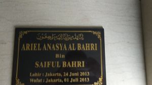 BATU NISAN LEMPENGAN MUSLIM/NON MUSLIM BAHAN KERAMIK GRANITO TILE