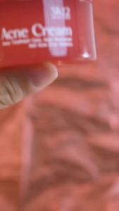 ACNE CREAM SR12 Membantu Memudarakan Noda Bekas Jerawat