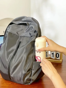 กระเป๋าเป้สะพายหลัง ผ้าไนลอนสำหรับผู้ชายกระเป๋าเดินทางแบบสบายๆ ความจุใหญ่ แฟชั่นเกาหลี