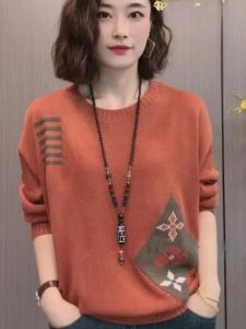 เสื้อสเวตเตอร์คอปกกลมแขนยาวหลวมๆ ทันสมัย ​​ลายปัก แฟชั่นฤดูใบไม้ร่วง/ฤดูหนาว เสื้อเชิ้ตถักสำหรับคุณแม่