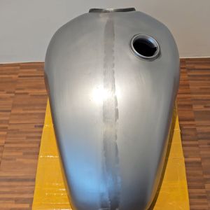 Motorcycle Gas Tank 18 LITER UNIVERSAL Aftermarket - Carburetor type Royal Enfield Honda TMX KEEWAY BARAKO RUSI
