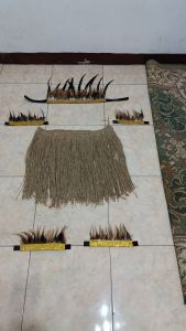 BAJU ADAT PAPUA RUMBAI DEWASA