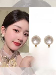 Zhaolu Pearl Cotton Pearl Earrings Womens New 2025 Retro Luxury French Style Small Face Effect High-End Sensation Earrings