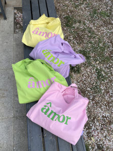 กระเป๋าผ้าแคนวาสสีคอนทราสต์ลายมาการองหลากสีลายโรมาส /amor กระเป๋าโท้ทความจุใหญ่สีเขียวเหลืองม่วงสำหรับฤดูใบไม้ผลิและฤดูร้อน