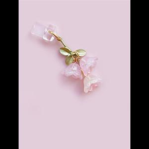 จี้ดอกไม้ลิงบัวน่ารัก ปลั๊กหูฟังป้องกันฝุ่นสำหรับชาร์จโทรศัพท์ Apple Huawei pro สายโทรศัพท์มือถืออื่นๆ