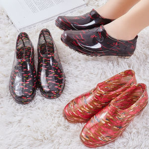 รองเท้าบูทกันฝนสตรีทันสมัยพร้อมกระบอกสั้นสไตล์ลําลองด้านล่างนุ่มกันลื่นกันน้ําสําหรับห้องครัวและที่ทํางาน